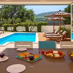 Stozak, Private Heated Pool, Cinema And Sauna, 7 Km From Tugare