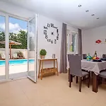 Stozak, Private Heated Pool, Cinema And Sauna, 7 Km From Βίλα Tugare