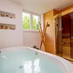 Βίλα Stozak, Private Heated Pool, Cinema And Sauna, 7 Km From *