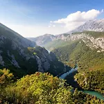 Βίλα Stozak, Private Heated Pool, Cinema And Sauna, 7 Km From Tugare