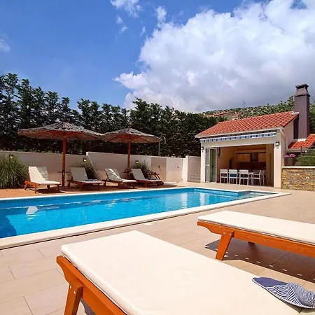 Vila Stozak, Private Heated Pool, Cinema And Sauna, 7 Km From Tugare