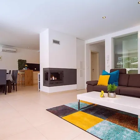 Stozak, Private Heated Pool, Cinema And Sauna, 7 Km From *