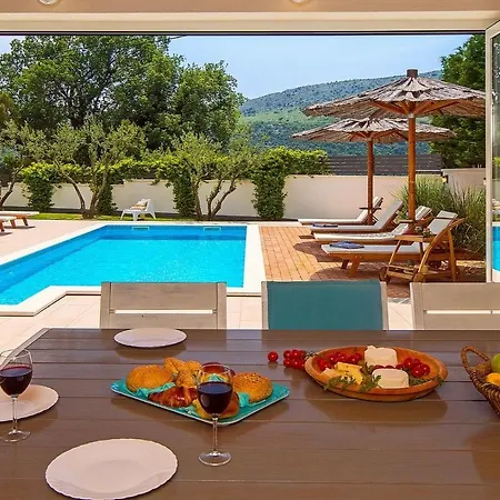 Stozak, Private Heated Pool, Cinema And Sauna, 7 Km From Tugare