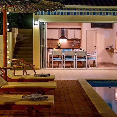 Βίλα Stozak, Private Heated Pool, Cinema And Sauna, 7 Km From Tugare
